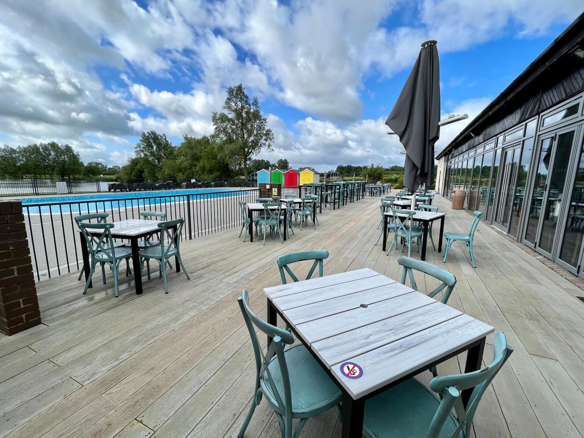 Paws Lodge, Hot Tub, Pet Friendly เซาธ์เซอร์นีย์ ภายนอก รูปภาพ